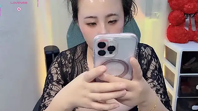 NEWONETO online show from December 2, 2025, 11:04 am