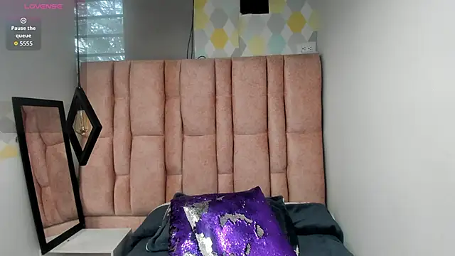 Issa Milf   online show from March 21, 2026, 1:26 pm