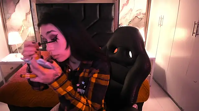 SusanVilla online show from November 21, 2025, 8:18 pm