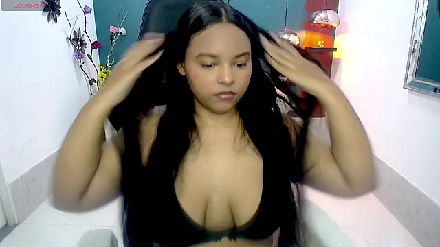 Snapshot of carollkiss chatting on October 10, 2025, 11:53 am carollkiss online show from October 10, 2025, 11:53 am