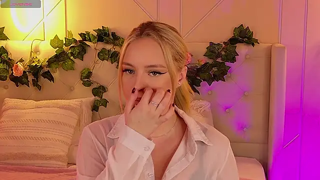 EllyLinn online show from February 24, 2026, 5:11 pm