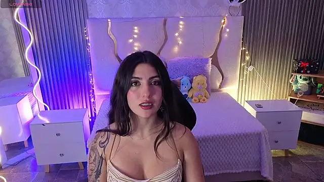 Ixchel tay online show from April 5, 2026, 3:26 am