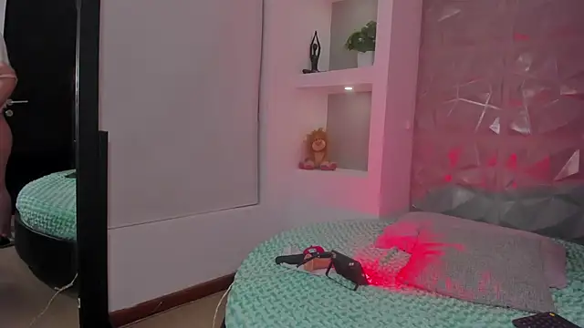 Maya Rivers online show from October 22, 2025, 6:24 am