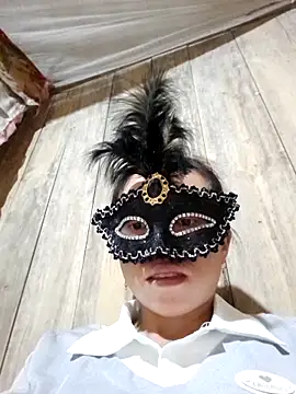 Tuyet xx online show from October 2, 2025, 9:44 pm