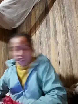 Tuyet xx online show from November 25, 2025, 1:33 pm