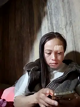 Tuyet xx online show from December 18, 2025, 2:28 am