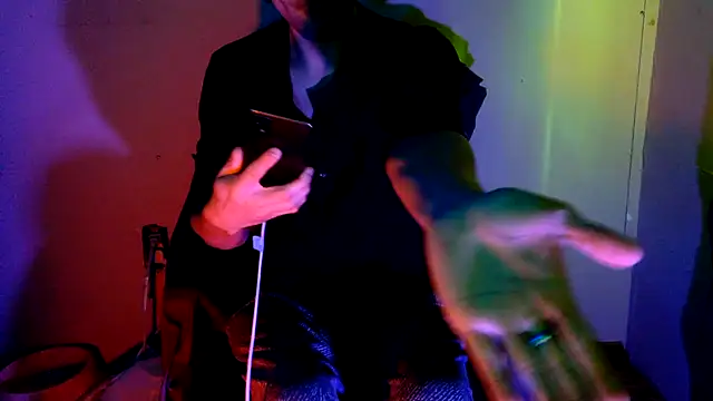 highinhtxx online show from November 9, 2025, 2:37 pm