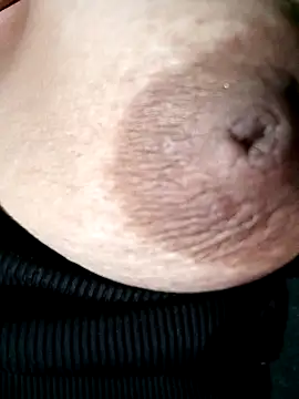 Hotmommax online show from February 2, 2026, 8:40 pm