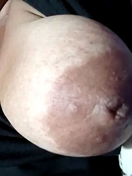 Hotmommax online show from February 21, 2026, 7:59 pm