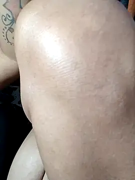 Hotmommax online show from April 12, 2026, 12:54 pm