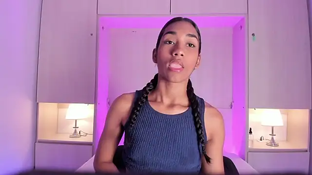 AnahiCollins online show from February 28, 2026, 11:44 am