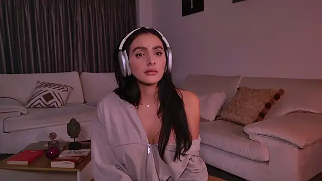 Milana De online show from October 7, 2025, 10:29 pm