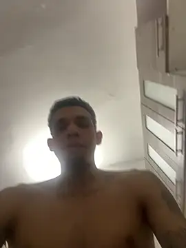 Snapshot of Valentino-elTuyo chatting on July 12, 2026, 12:01 am Valentino-elTuyo online show from July 12, 2026, 12:01 am
