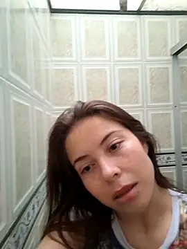 EmmaValencia  online show from October 29, 2025, 6:20 pm