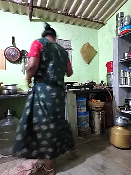 Snapshot of Tamilselviroja- chatting on April 2, 2026, 2:47 pm Tamilselviroja- online show from April 2, 2026, 2:47 pm