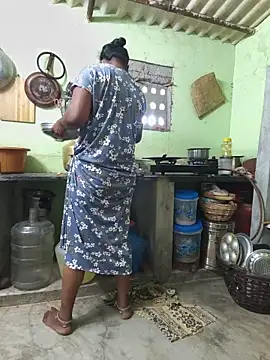Snapshot of Tamilselviroja- chatting on May 20, 2026, 3:56 am Tamilselviroja- online show from May 20, 2026, 3:56 am