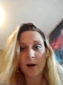 Snapshot of Queen2454 chatting on November 30, 2025, 2:59 am Queen2454 online show from November 30, 2025, 2:59 am