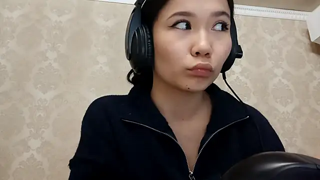 YukiShaapan online show from October 30, 2025, 6:08 pm