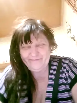 Apeesynka55211 online show from April 6, 2026, 6:53 pm