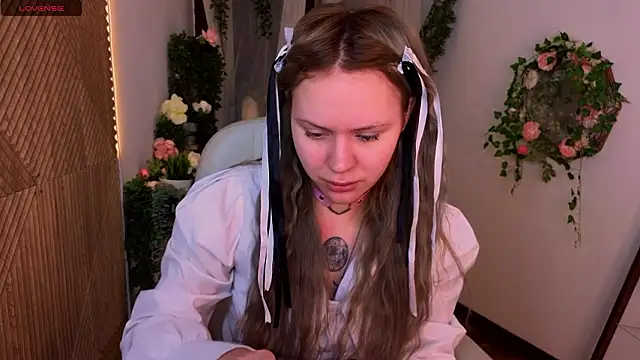 kitten murray  online show from February 9, 2026, 5:44 am