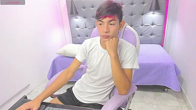 Snapshot of cherub_ chatting on November 23, 2025, 12:27 pm cherub online show from November 23, 2025, 12:27 pm