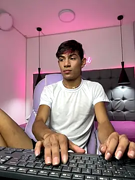 Snapshot of cherub_ chatting on December 5, 2025, 12:36 pm cherub online show from December 5, 2025, 12:36 pm