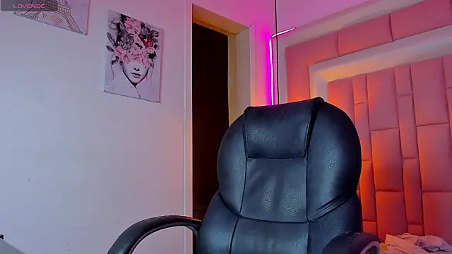 Snapshot of cherub_ chatting on December 17, 2025, 4:07 am cherub online show from December 17, 2025, 4:07 am