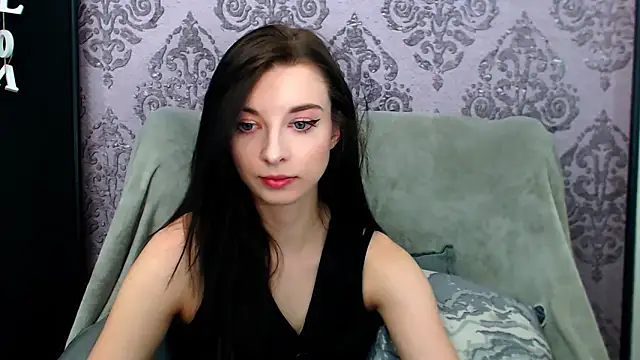 DominantLuna online show from April 30, 2026, 4:24 pm