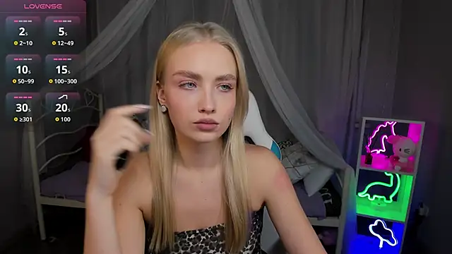 TessaGrays online show from November 18, 2025, 12:20 pm