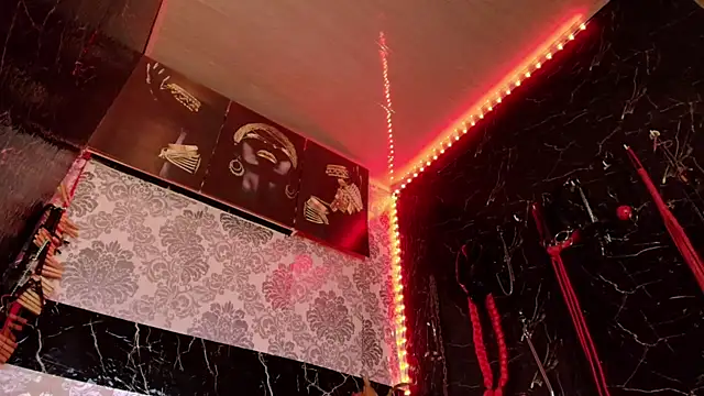 scarlet queen   online show from October 16, 2025, 6:53 pm