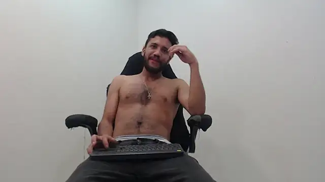 Juan FelipeX01 online show from November 5, 2025, 4:18 pm