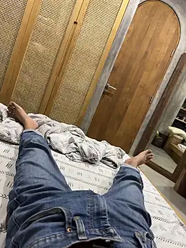 Snapshot of HenryLee1983-cums chatting on October 5, 2025, 2:15 pm HenryLee1983-cums online show from October 5, 2025, 2:15 pm