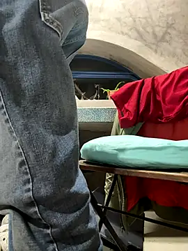 Snapshot of HenryLee1983-cums chatting on October 6, 2025, 3:20 pm HenryLee1983-cums online show from October 6, 2025, 3:20 pm