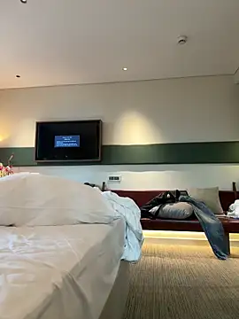 Snapshot of HenryLee1983-cums chatting on October 8, 2025, 12:08 am HenryLee1983-cums online show from October 8, 2025, 12:08 am