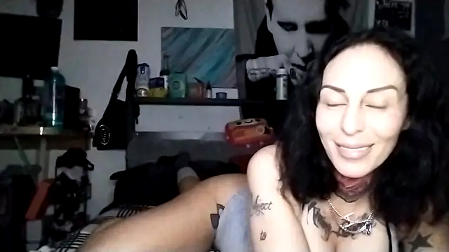 inkdhollow1 online show from October 9, 2025, 2:53 am