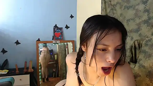 Snapshot of lizethavila chatting on April 10, 2026, 11:15 am lizethavila online show from April 10, 2026, 11:15 am