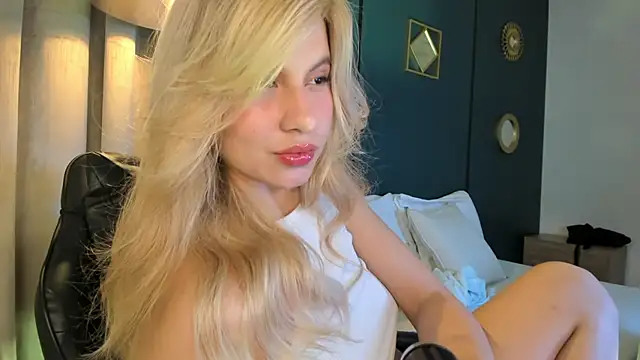 Snapshot of mia_curry chatting on June 10, 2026, 7:13 pm mia curry online show from June 10, 2026, 7:13 pm