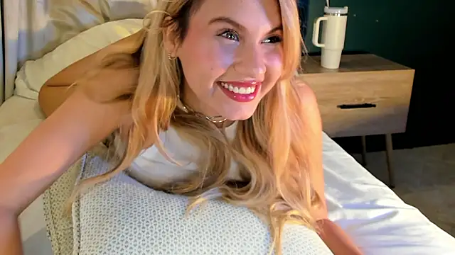 Snapshot of mia_curry chatting on June 23, 2026, 7:23 pm mia curry online show from June 23, 2026, 7:23 pm
