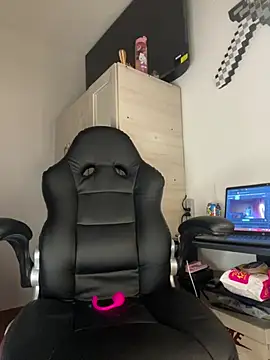 Miichii online show from April 21, 2026, 2:51 am