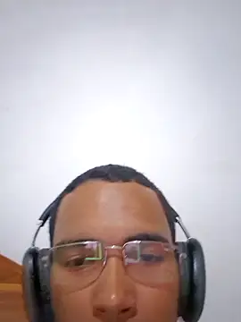 Snapshot of Mikael_1357 chatting on November 9, 2025, 2:54 am Mikael 1357 online show from November 9, 2025, 2:54 am