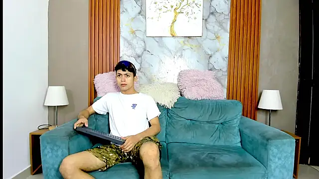 VERY HOT GUYS online show from May 23, 2026, 7:13 am