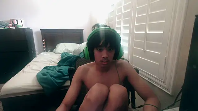 youngasianboy2007 online show from October 31, 2025, 9:16 pm