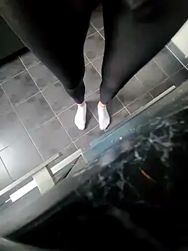 rezzzze online show from November 1, 2025, 2:08 pm