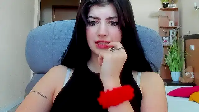 Snapshot of Miamoora chatting on October 10, 2025, 11:31 am Miamoora online show from October 10, 2025, 11:31 am
