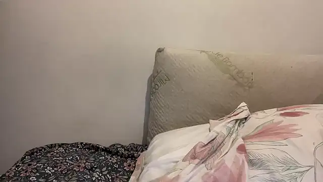 nanaisbackk online show from November 12, 2025, 11:14 pm