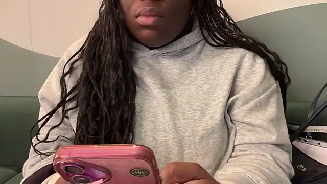 nanaisbackk online show from December 19, 2025, 8:54 am