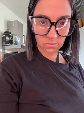 LaPetiteKim online show from February 9, 2026, 12:53 pm