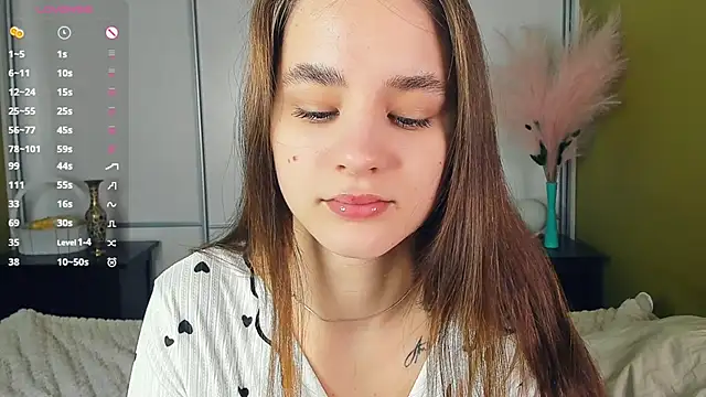 JinnyMcie online show from April 13, 2026, 7:25 am