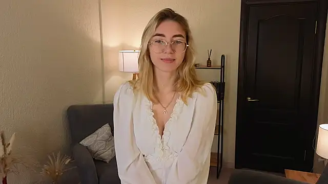 KatherineWill online show from October 9, 2025, 7:28 am