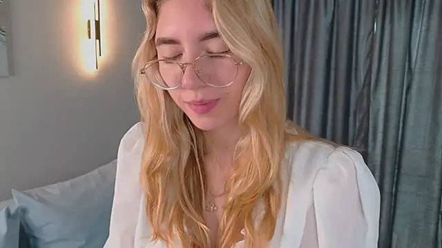 KatherineWill online show from October 19, 2025, 2:18 pm